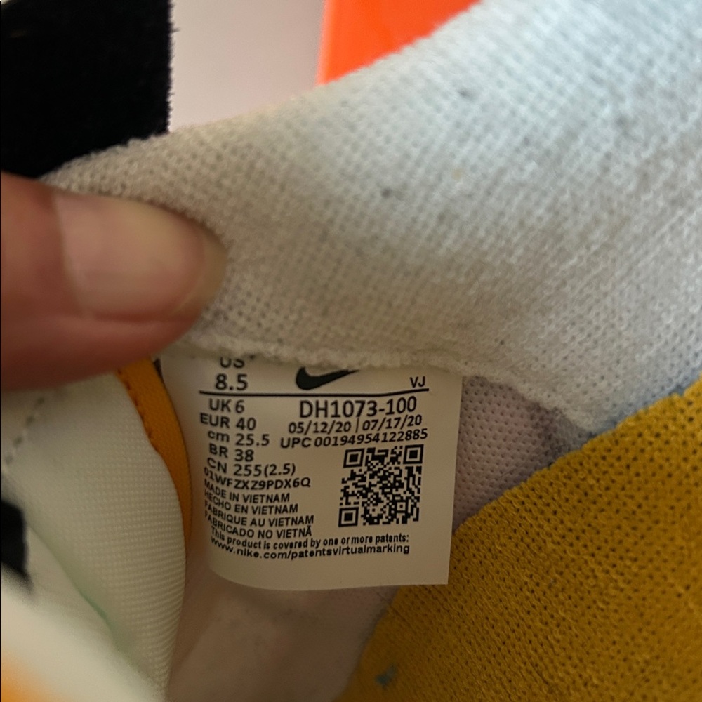 Nike waffle racer. Women’s 8.5. White black yellow pink. Good condition. - Picture 4 of 9